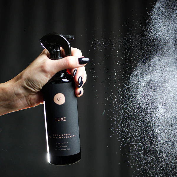 purskiamas-Luxe-3.webp Purškiamas kvapas "LOFTY" 200 ml